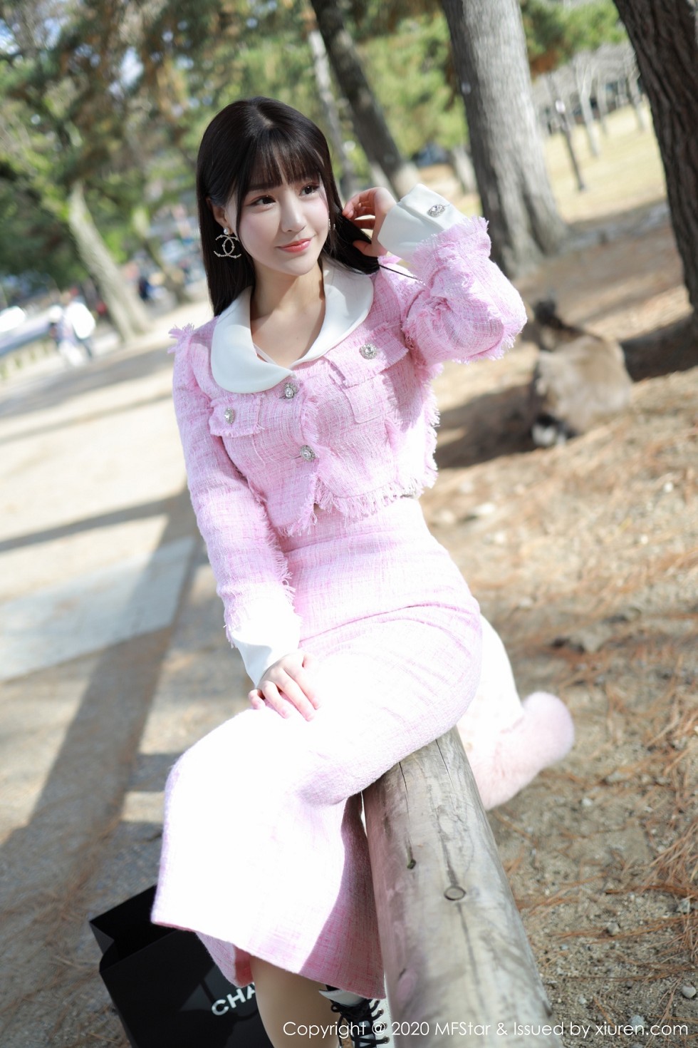 MFStar模范学院女神朱可儿Flower北海道旅拍粉色服饰半脱露豪乳魅惑套图写真