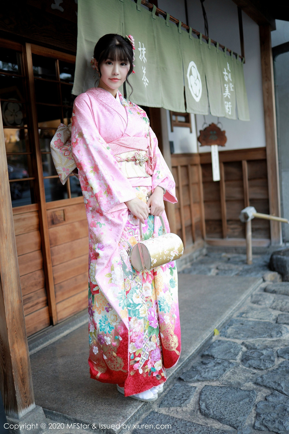 MFStar模范学院女神朱可儿Flower日本旅拍绚丽和服真空秀豪乳魅惑套图写真