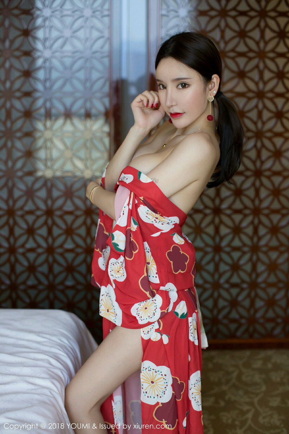 YouMi尤蜜荟女神周于希私房鲜红色和服真空秀浑圆美乳撩人魅惑套图写真