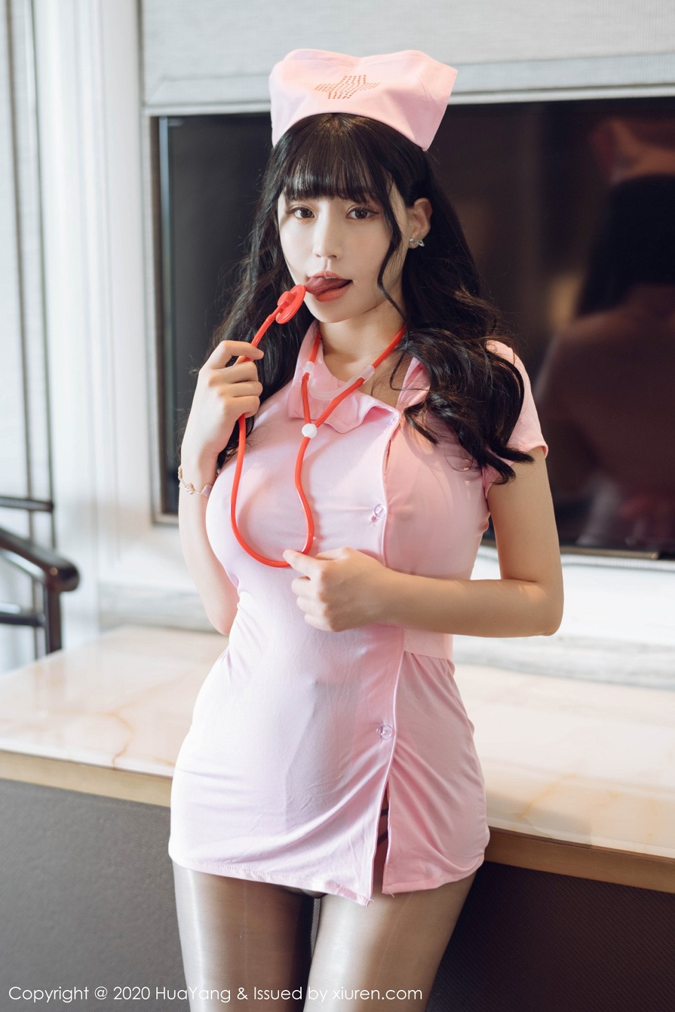 HuaYang花漾女神朱可儿Flower西双版纳旅拍粉色护士装秀火辣身材魅惑套图写真